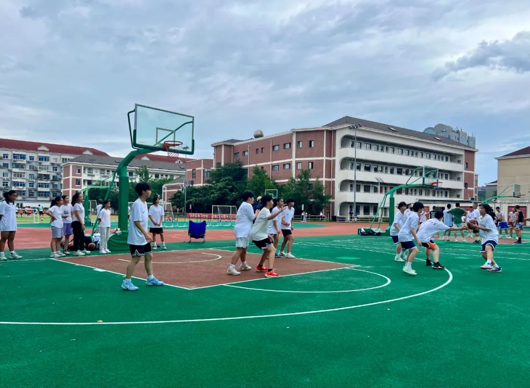 佩斯卡拉球员团结一心，备战迎接新挑战的简单介绍