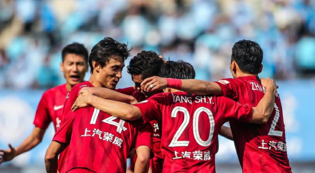 包含上港客场大胜，球队连胜势如破竹士气高涨的词条