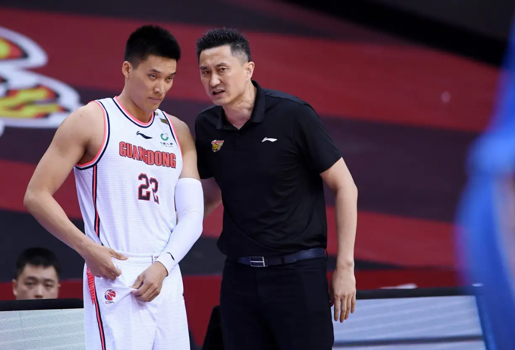 678体育登录入口-广东男篮某些球迷开始切割，杜锋是新疆人，曲绍斌是辽宁人！