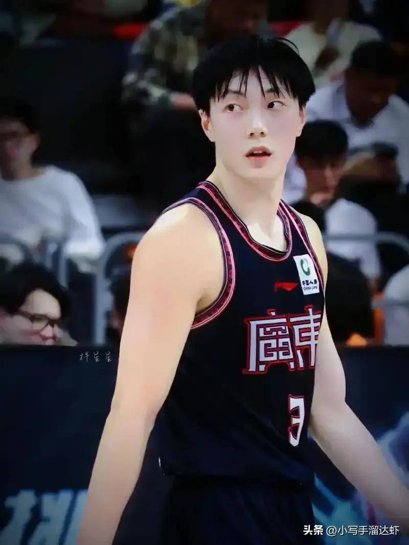 包含北控3换1报价胡明轩，新疆换外教，广厦核心打野球，吴前续约1年的词条