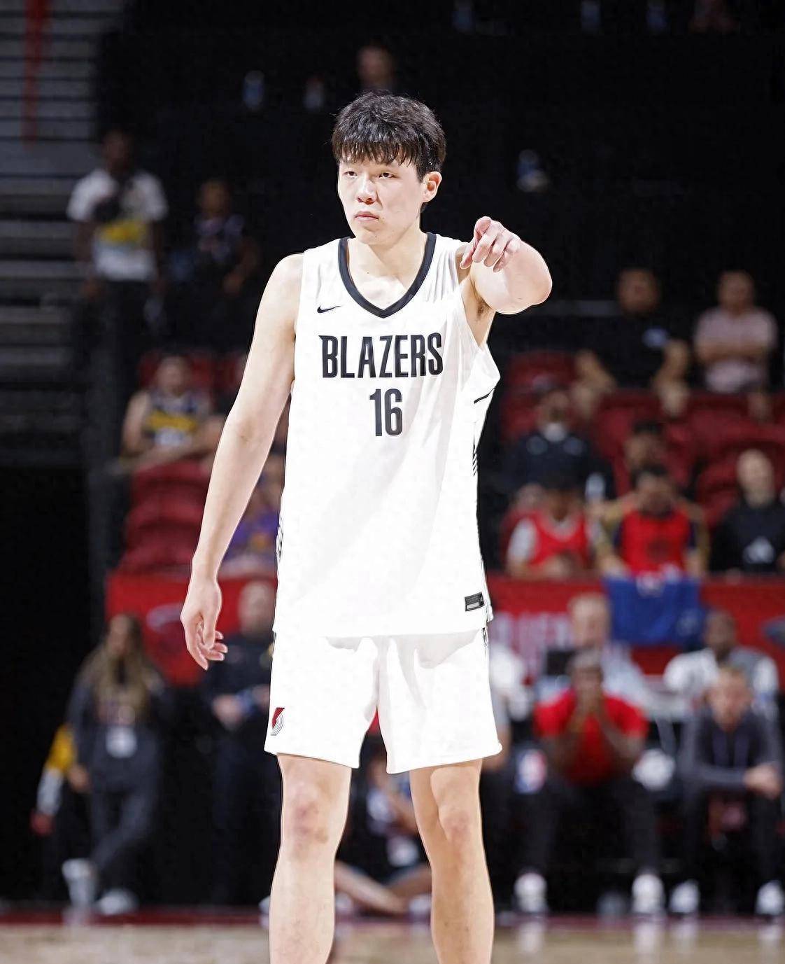 杨瀚森8+8+5+3篮板创新高夏联G4开拓者击败火箭的简单介绍